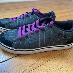Vans Pinstripe Gray and Black with Purple laces size 6.5